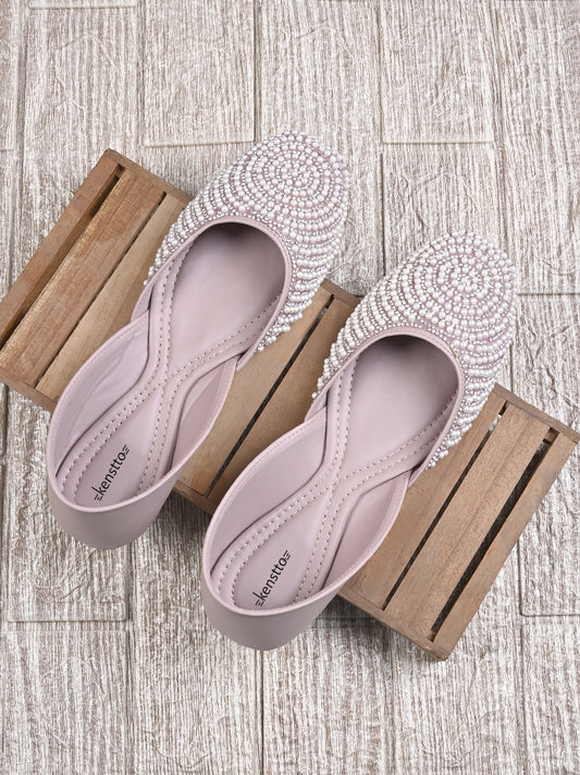 Kenstto trending Punjabi jutis for women